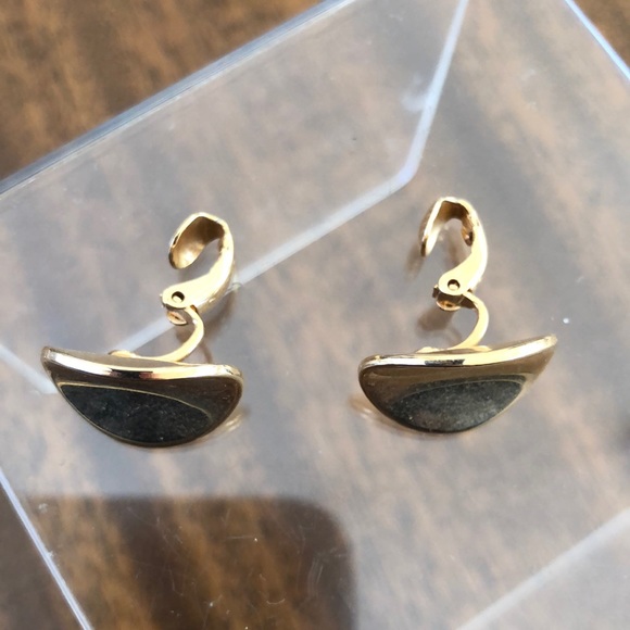 Vintage Avon curved disc spring clip on  earrings gold tone - Picture 12 of 16